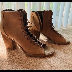 8.5 Lace up open toe booties